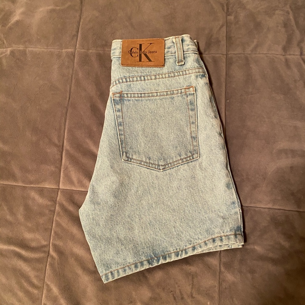 CALKIN KLEIN JEANS MOM SHORTS